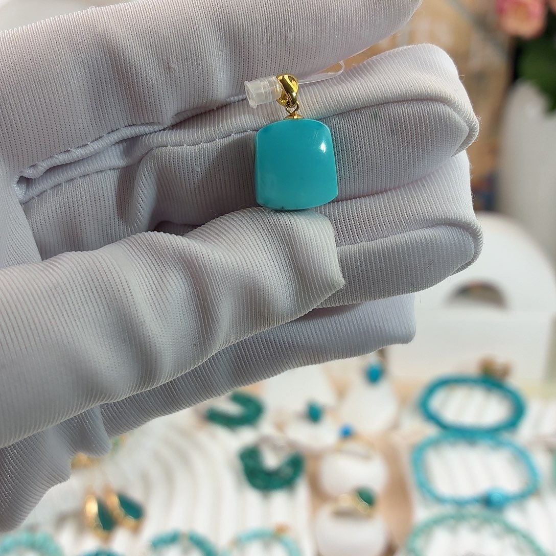 绿松石18K金镶嵌吊坠(赠链)