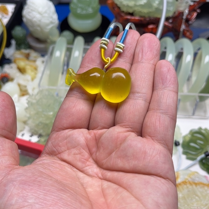 未镶嵌蛇纹石玉颈饰