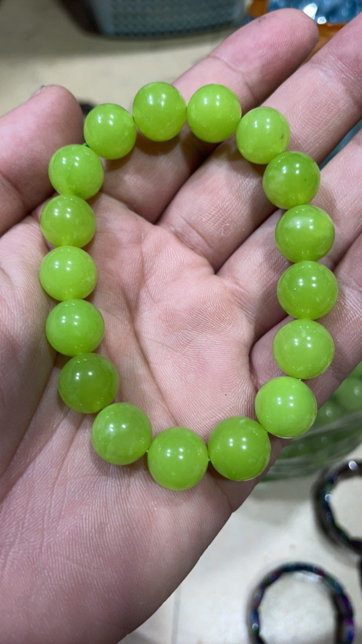 D  735卡12果绿手串