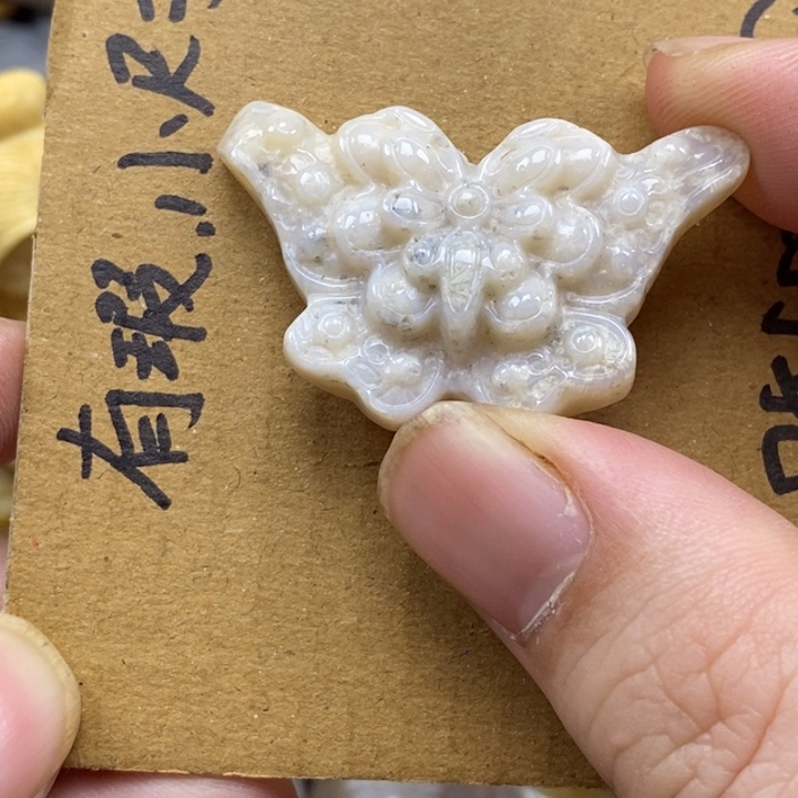 硅化珊瑚（珊瑚玉）未镶嵌颈饰