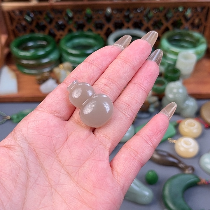 懿***饭和田玉（糖玉）未镶嵌颈饰