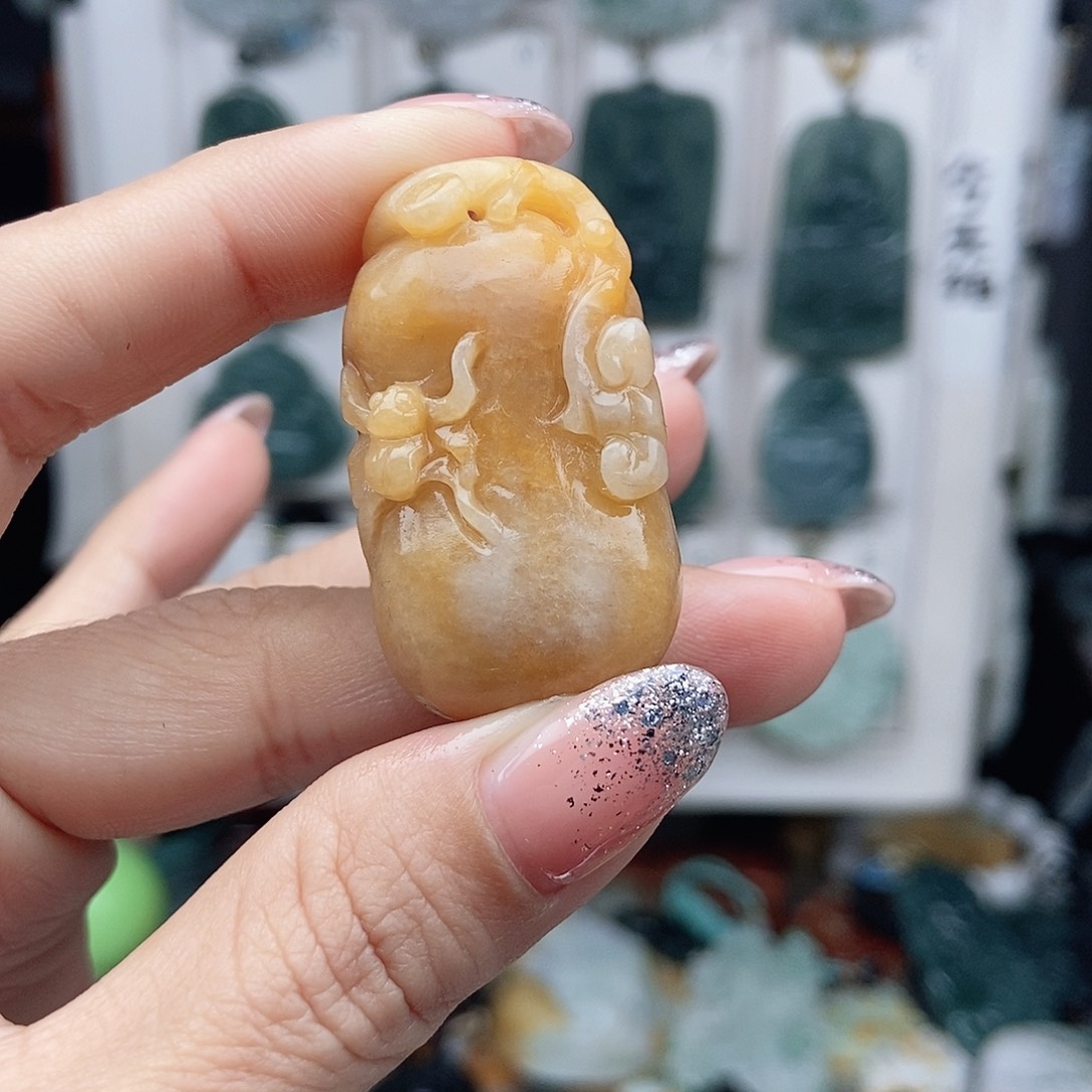 翡翠颈饰未镶嵌翡翠