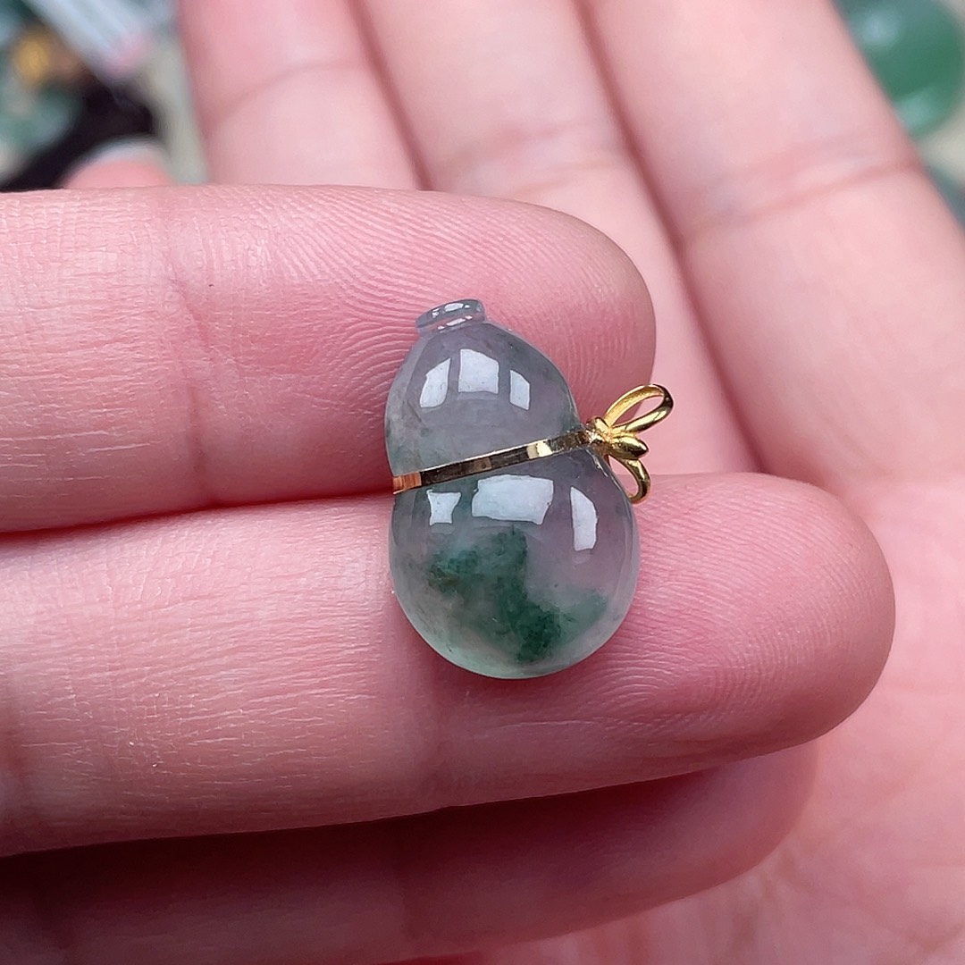 翡翠未镶嵌颈饰葫芦