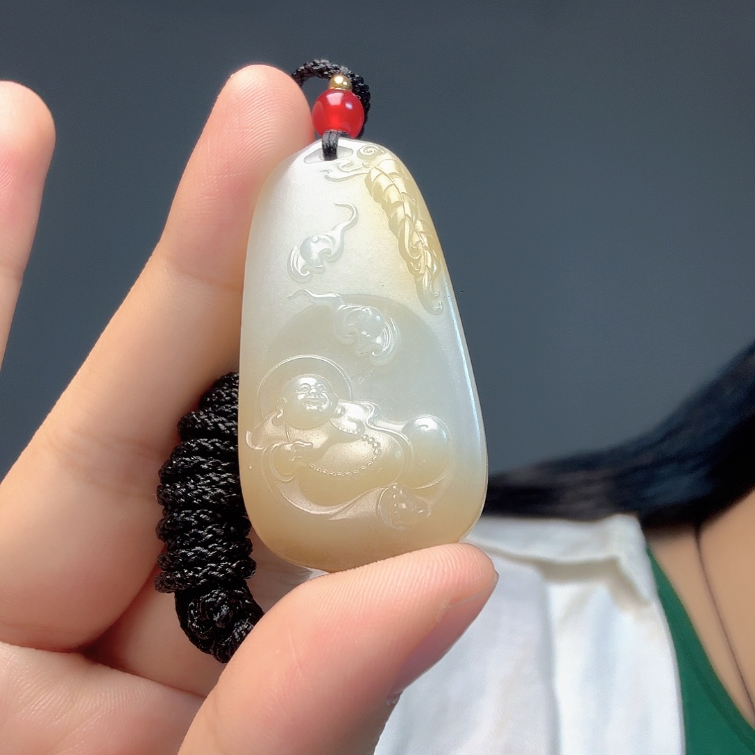 小****和田玉（糖玉）未镶嵌颈饰