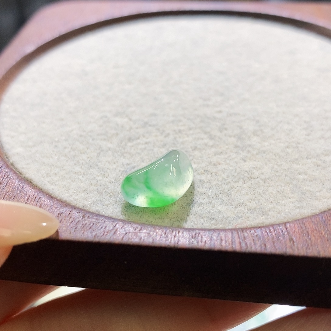 翡翠未镶嵌挂件随行