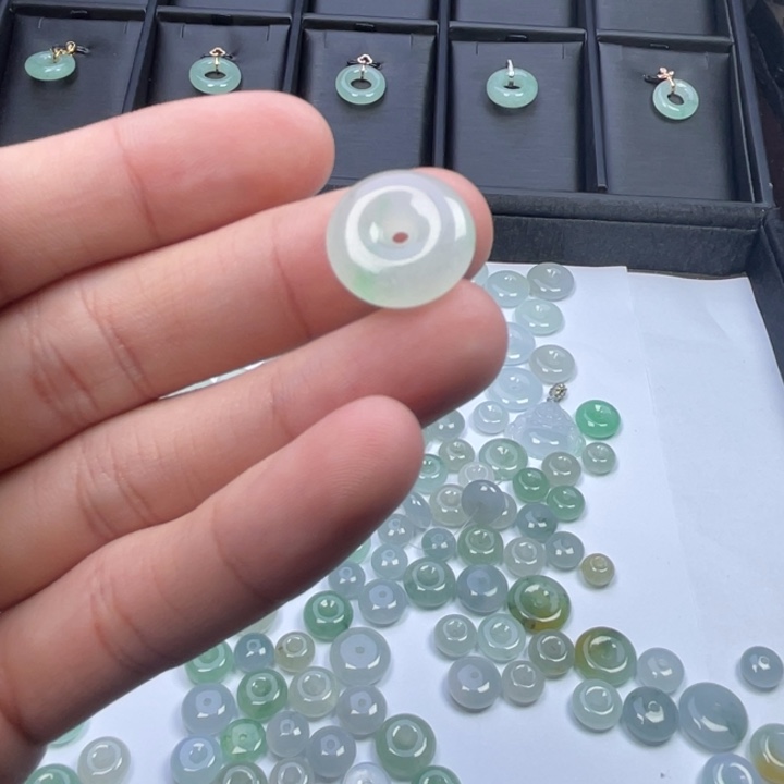 翡翠颈饰未镶嵌天然缅甸翡翠平安扣