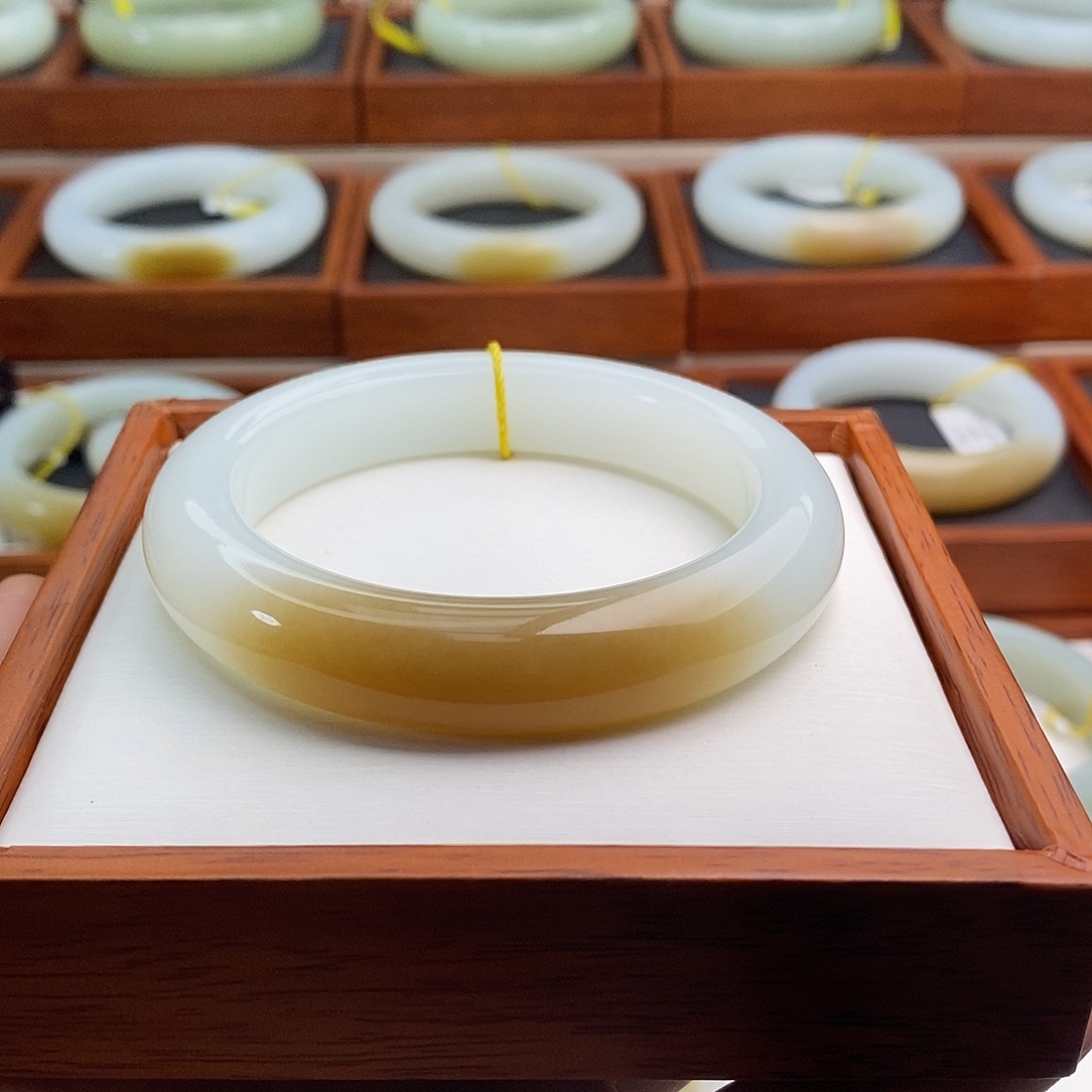 和田玉（糖玉）手镯未镶嵌