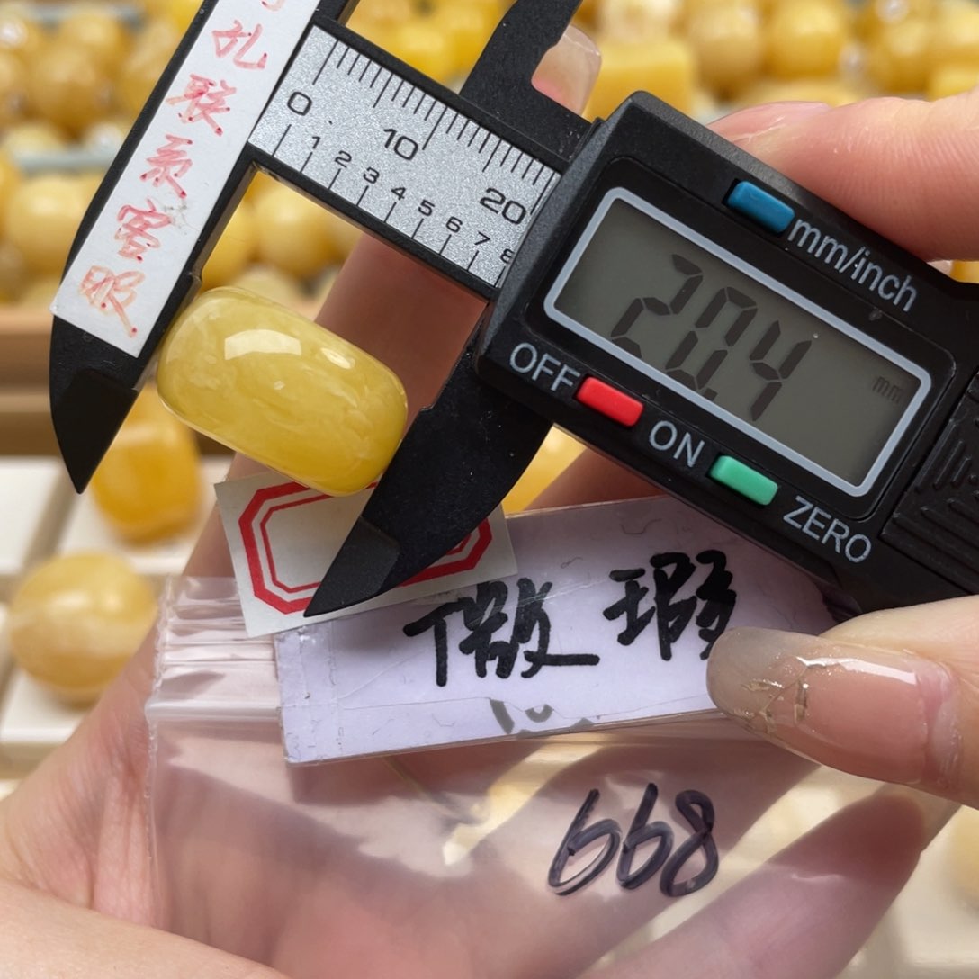 蜜蜡裸石未镶嵌微瑕