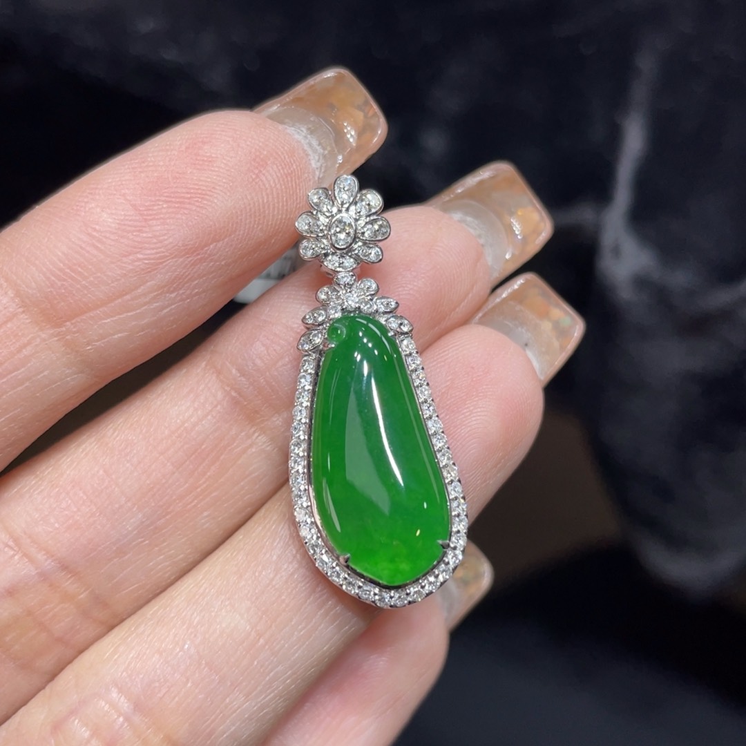 翡翠颈饰18K金镶嵌天然缅甸翡翠