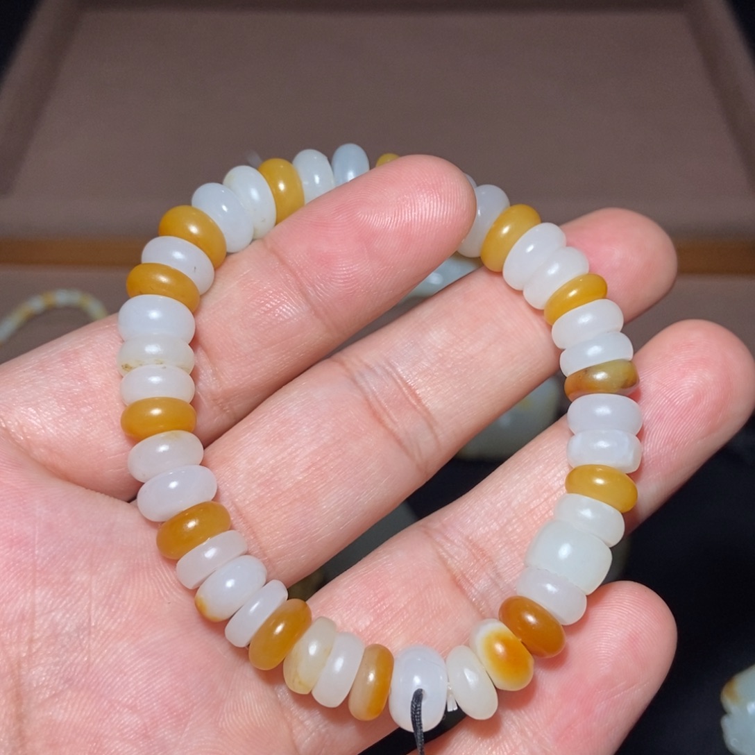 和田玉（糖玉）未镶嵌颈饰