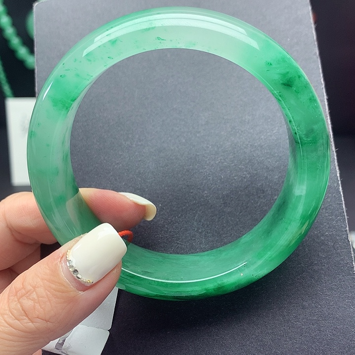 用***9石英质玉未镶嵌手镯