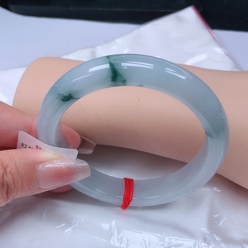 【闪购商品】翡翠手镯未镶嵌y****），