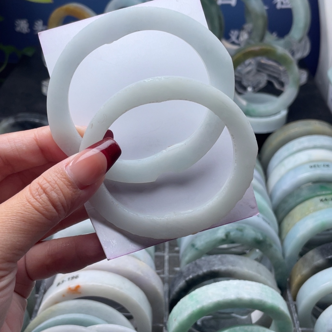 定制翡翠未镶嵌翡翠手镯