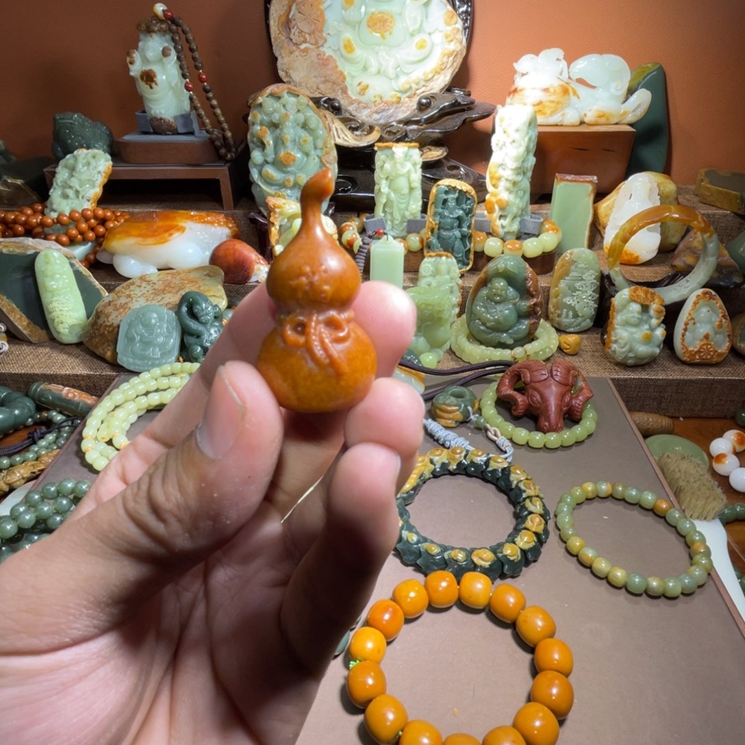 透闪石质玉葫芦未镶嵌