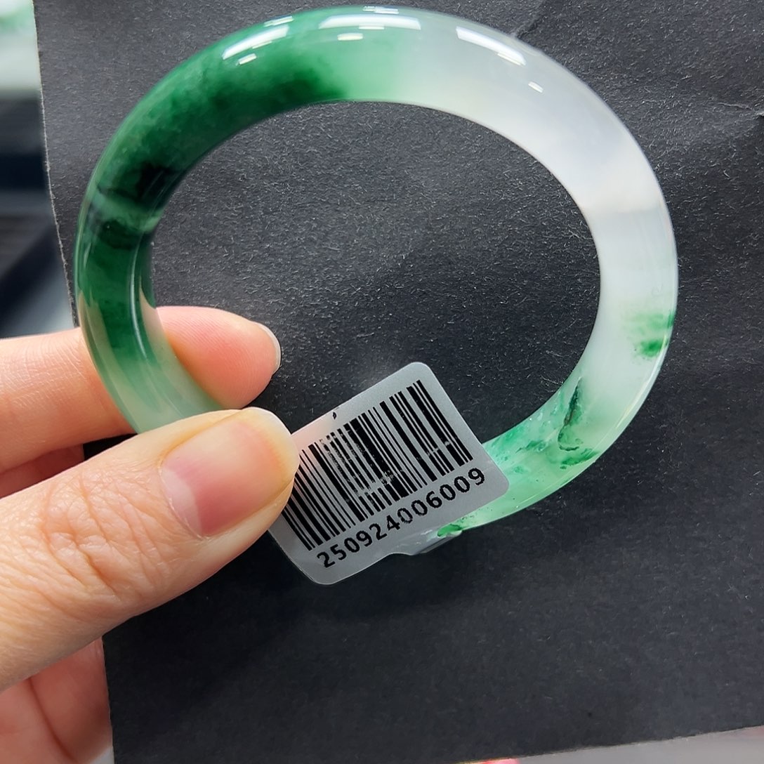 石英质玉（非洲翠）未镶嵌手镯