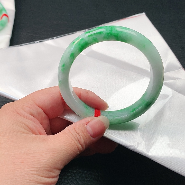 翡翠手镯未镶嵌翡翠008