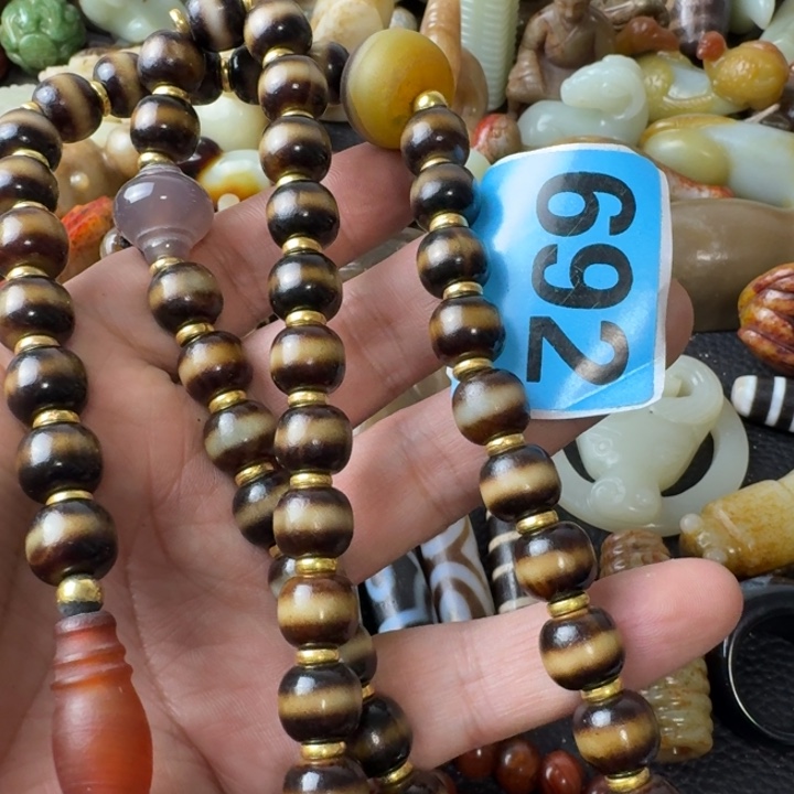 水***扬玛瑙/玉髓未镶嵌颈饰