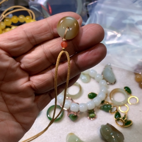 颈饰未镶嵌和田玉炎**日