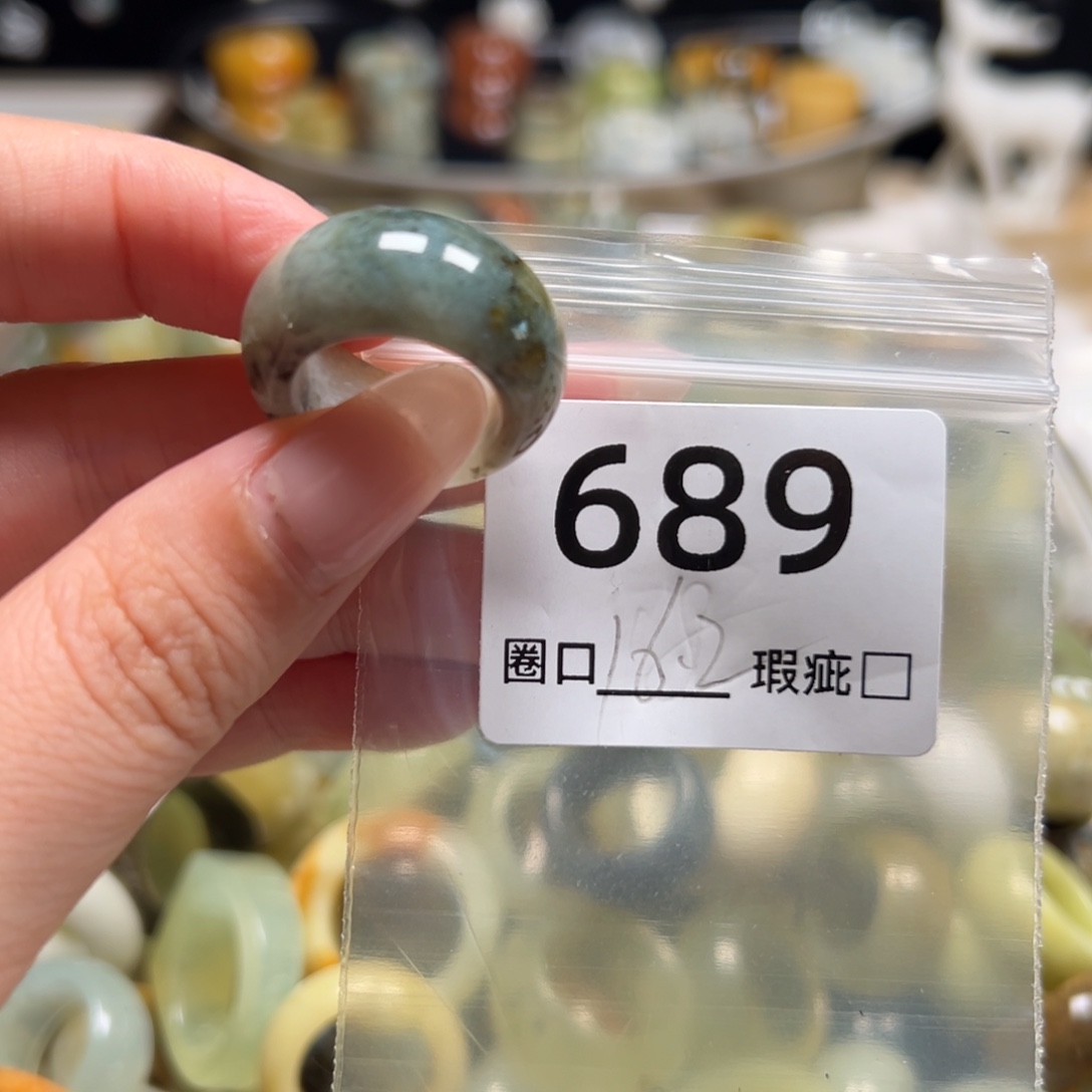 兔****蛇纹石玉未镶嵌戒指