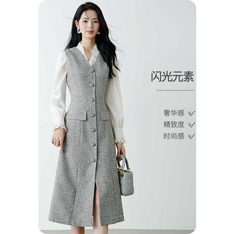 晚白【新品】2026经典V领挺括百搭无袖连衣裙25112831