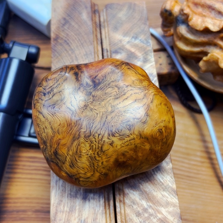 喵***人松木于老三琥珀木