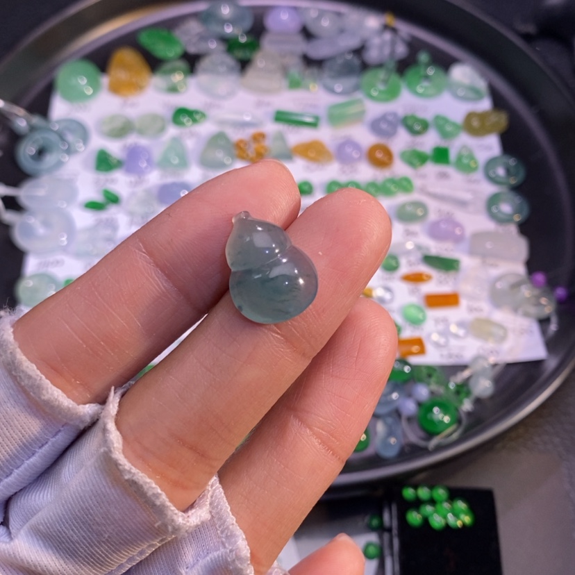 【闪购商品】翡翠挂件未镶嵌葫芦