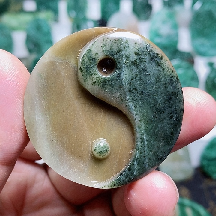 未镶嵌独山玉颈饰