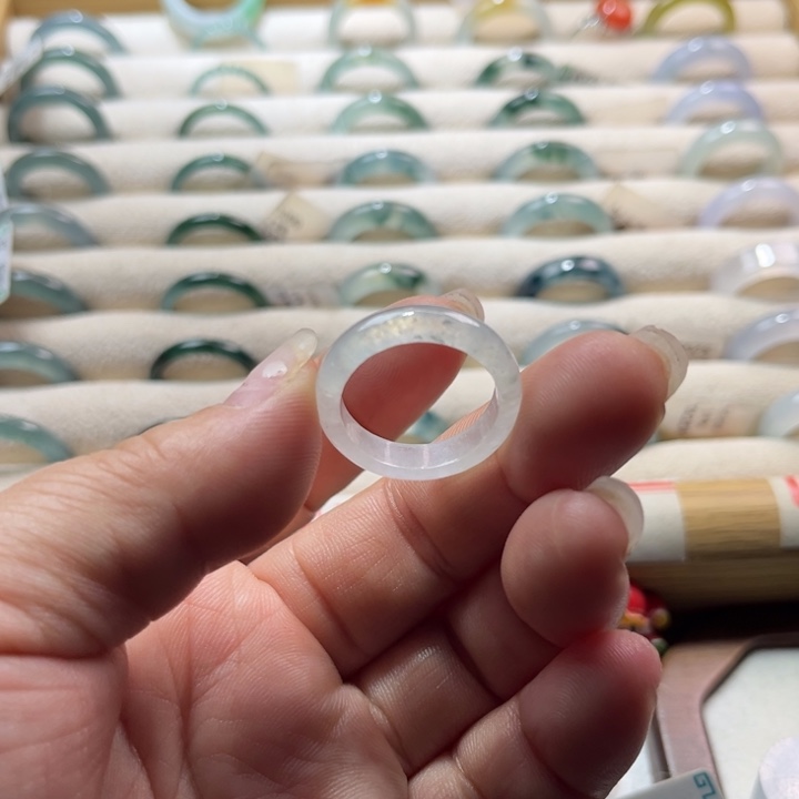 翡翠未镶嵌戒指白冰