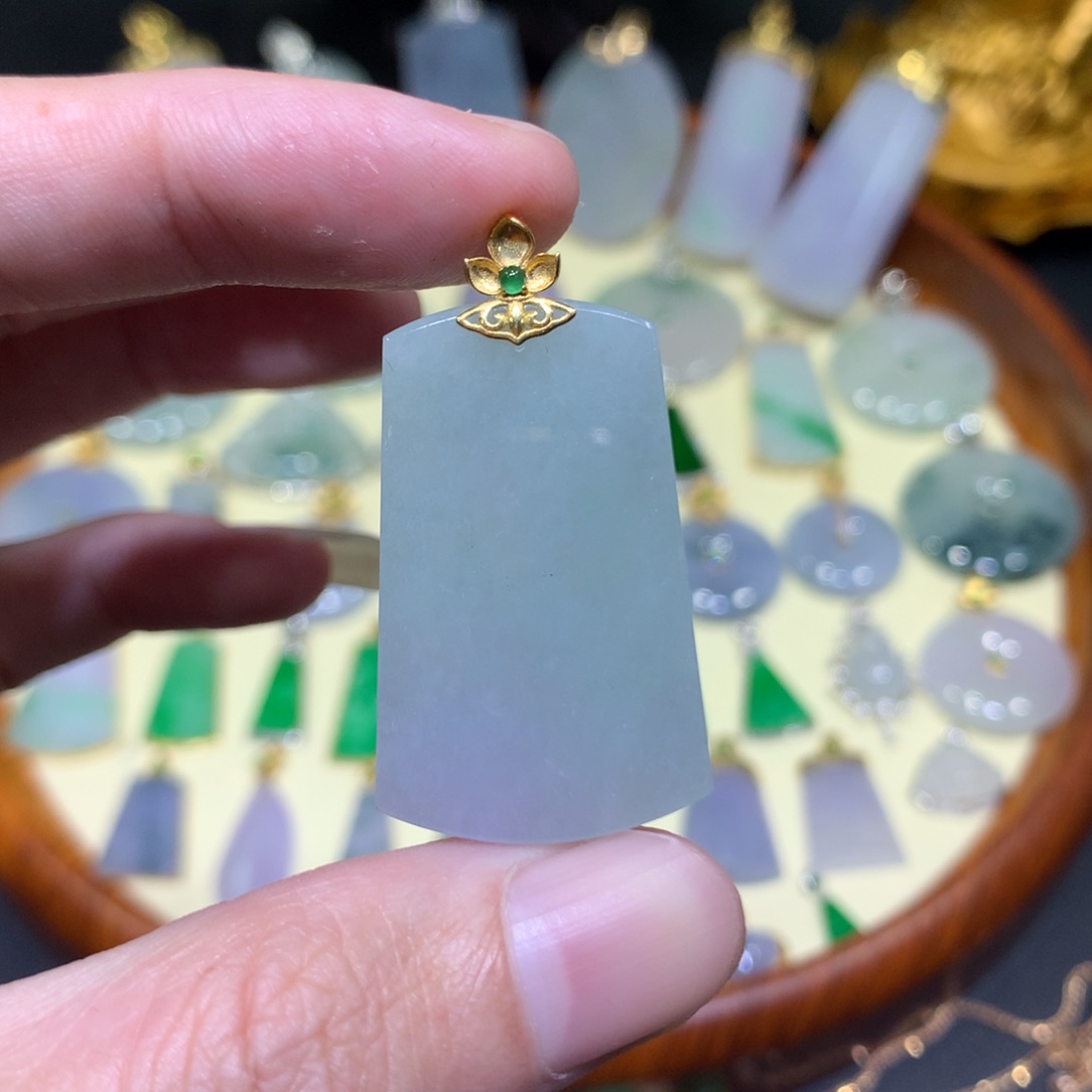 翡翠吊坠(不含链)18K金镶嵌