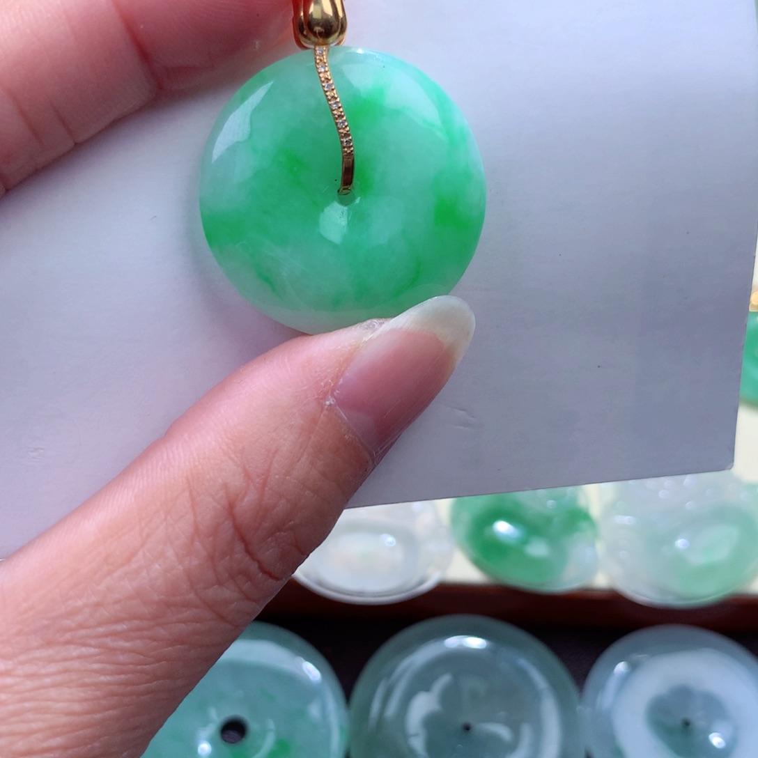 翡翠吊坠(不含链)18K金镶嵌