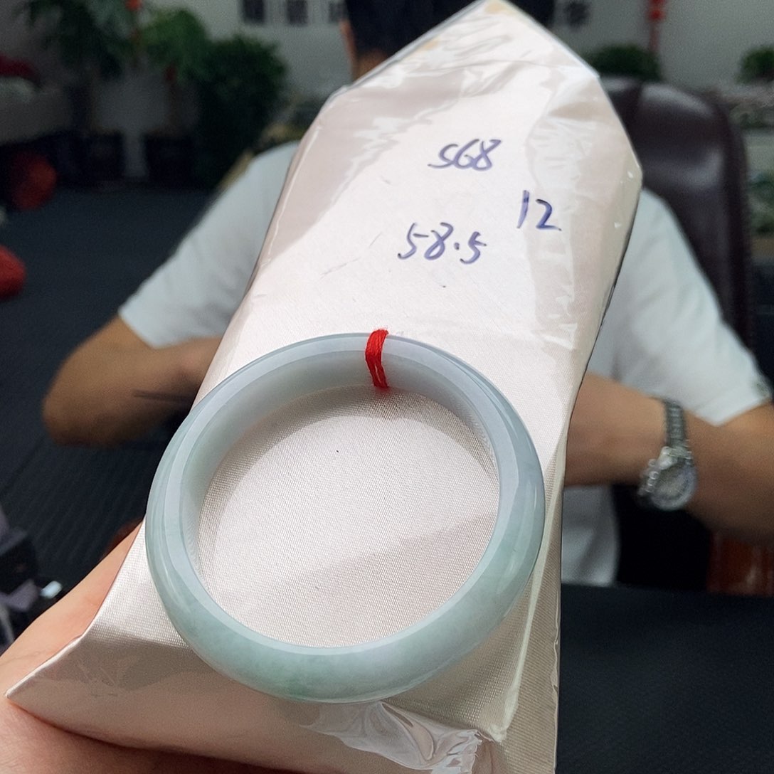 翡翠手镯未镶嵌颜色多样性发拍一发一
