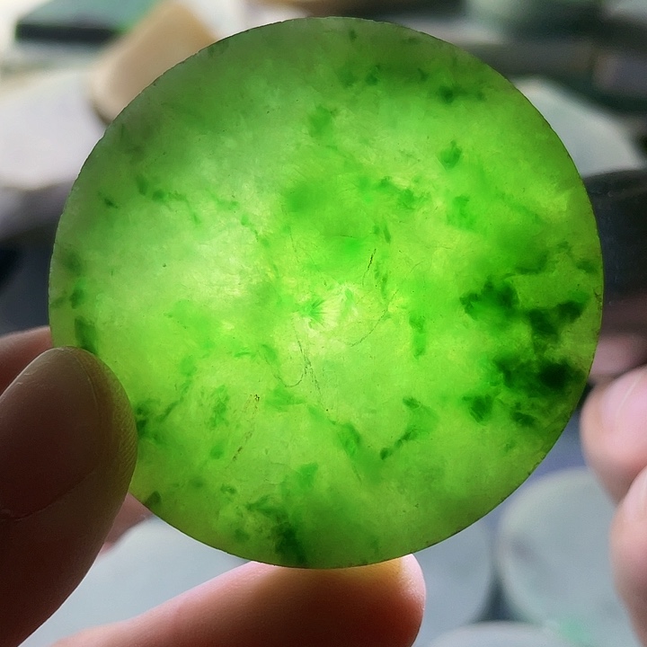 翡翠挂件未镶嵌毛料80