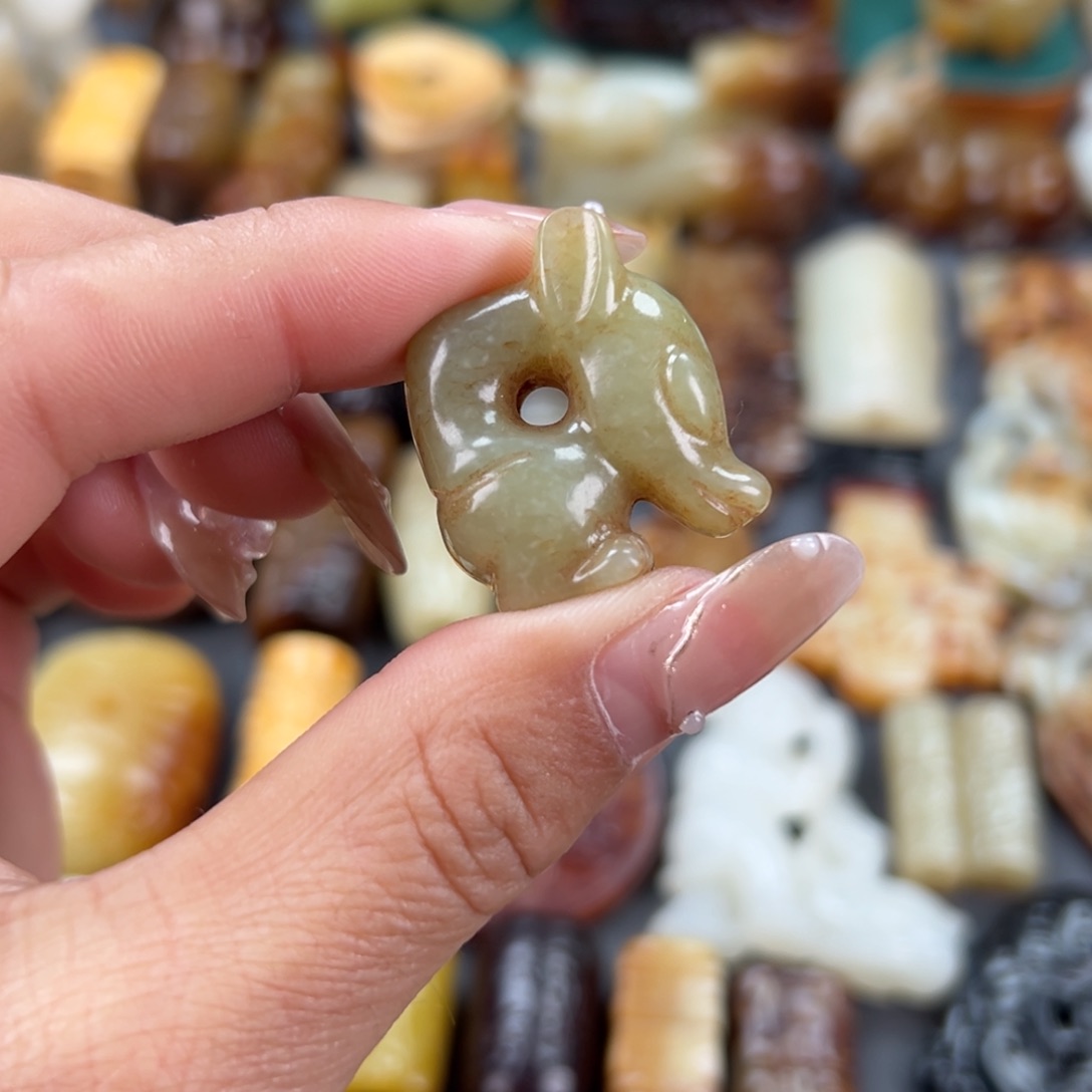 和田玉颈饰未镶嵌