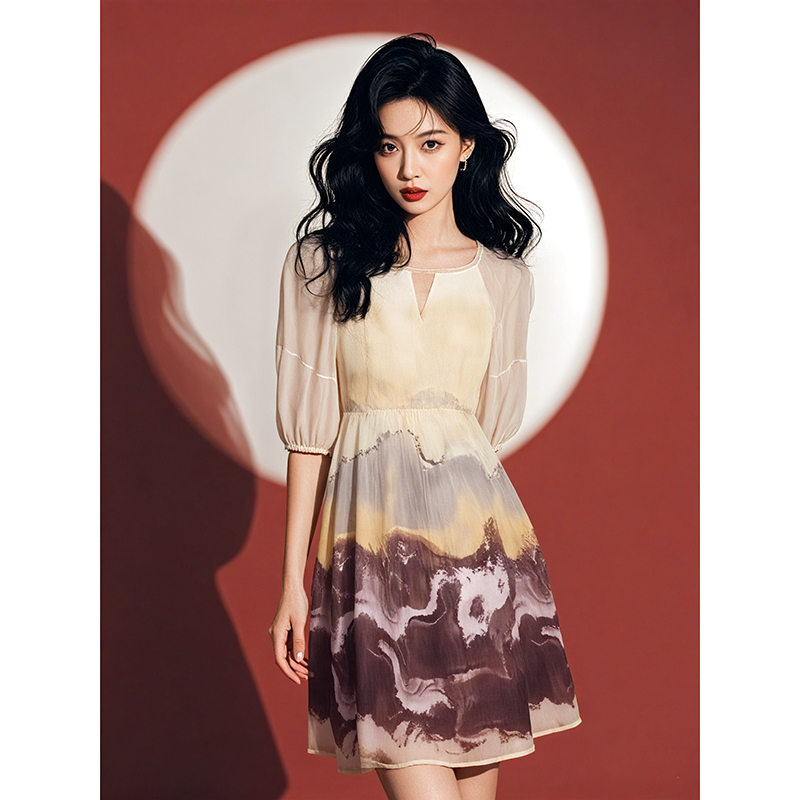 2025春季新款茶歇法式温柔御姐高级感气质显瘦白色印花连衣裙女