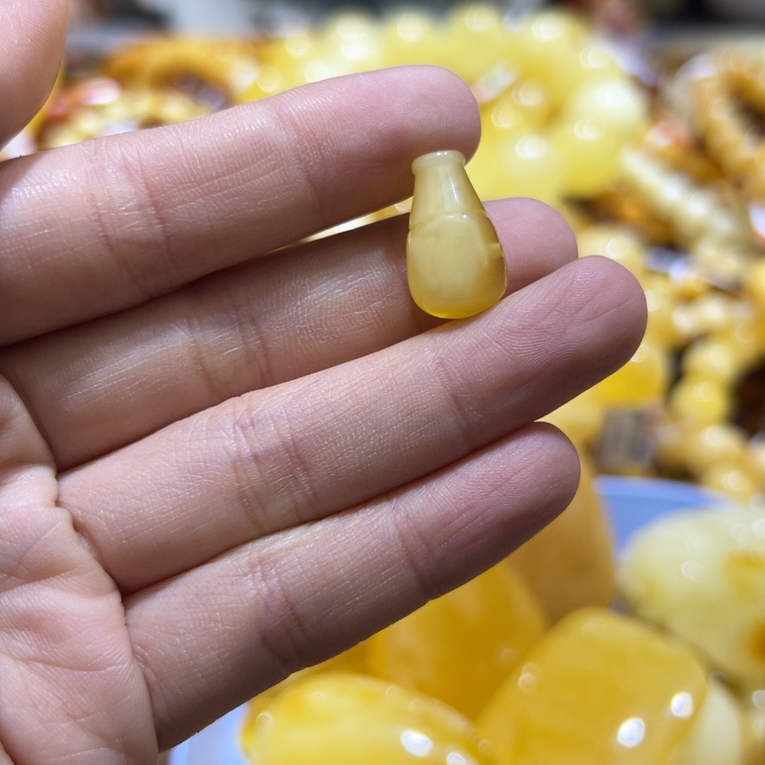 琥珀珠宝奇石未镶嵌