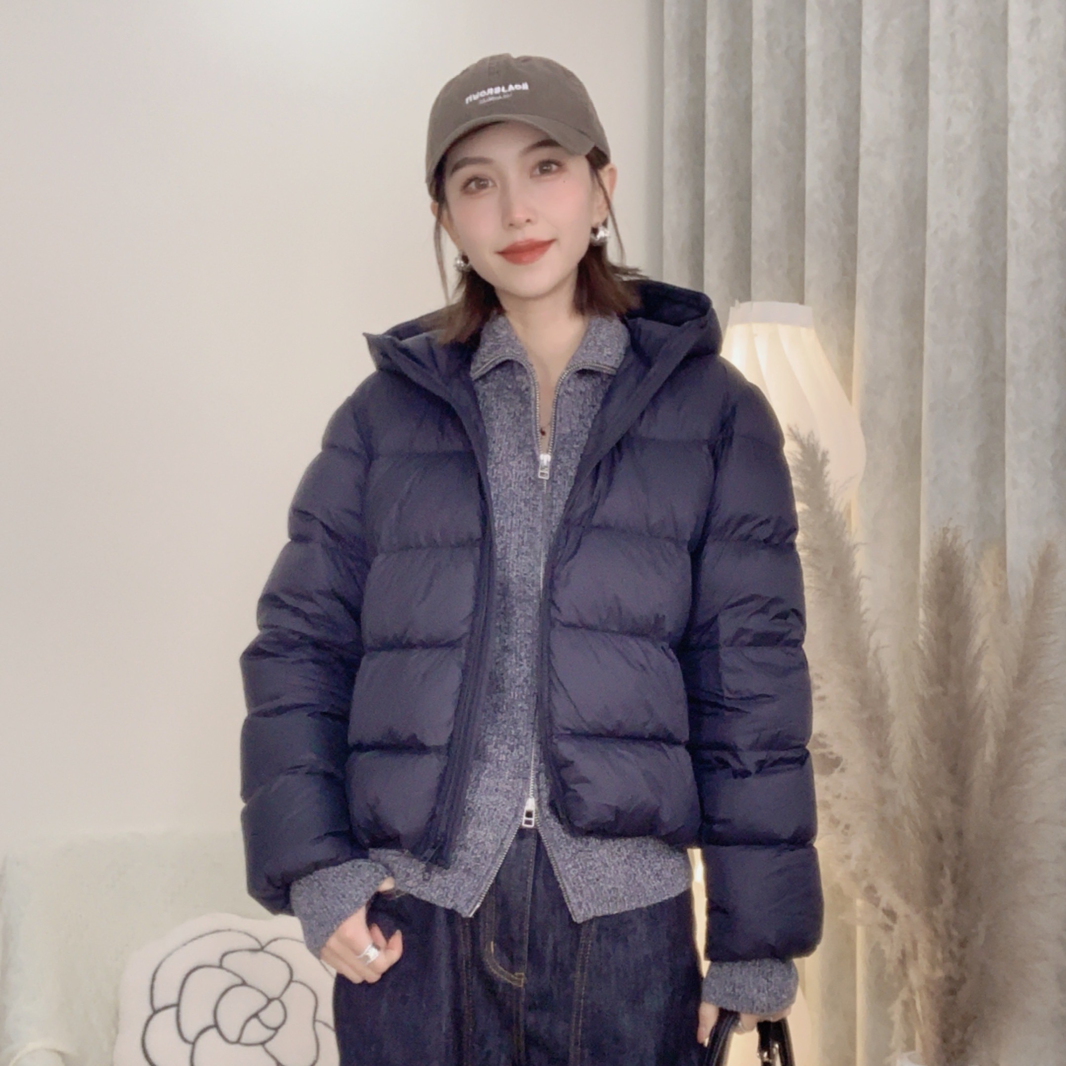 2025年 冬季简约百搭休闲连帽羽绒服 短款女