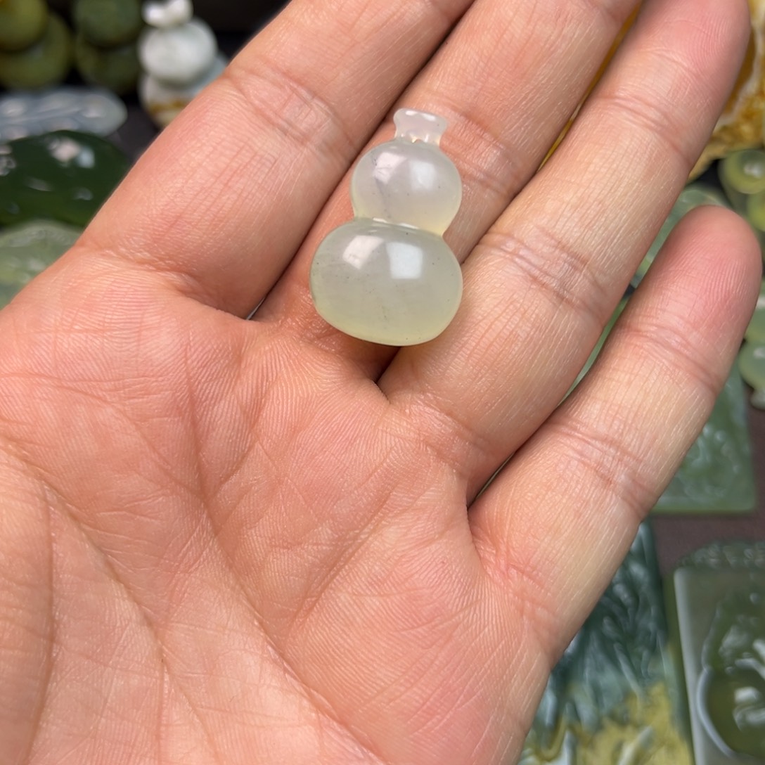 蛇纹石玉未镶嵌吊坠(赠链)