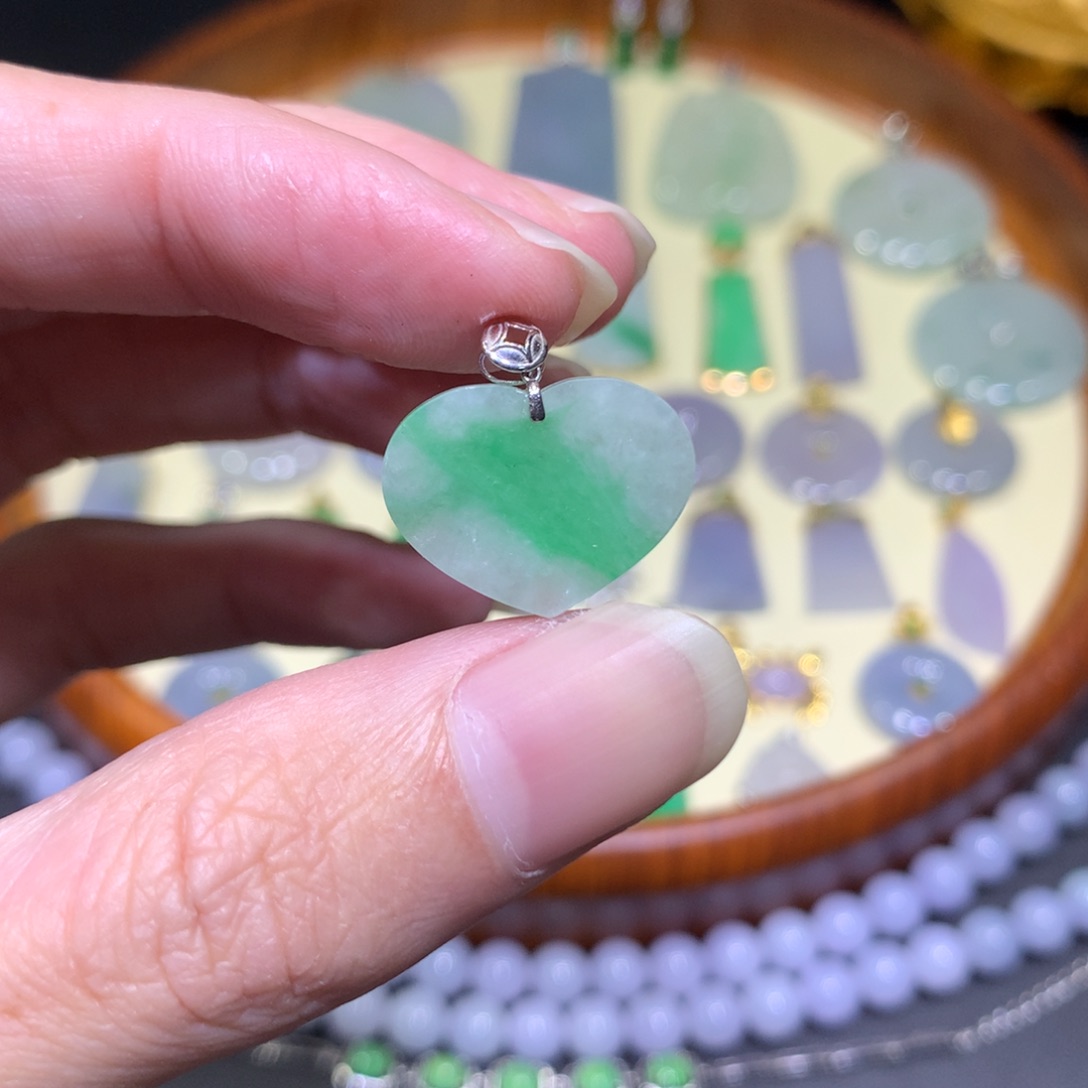 翡翠吊坠(不含链)18K金镶嵌