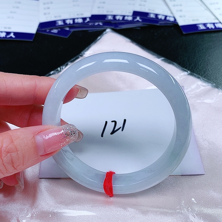 翡翠手镯未镶嵌翡翠手镯未镶嵌