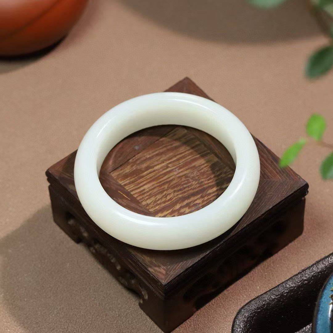 新疆和田玉羊脂玉手镯 老坑料 温润细腻柔软细腻