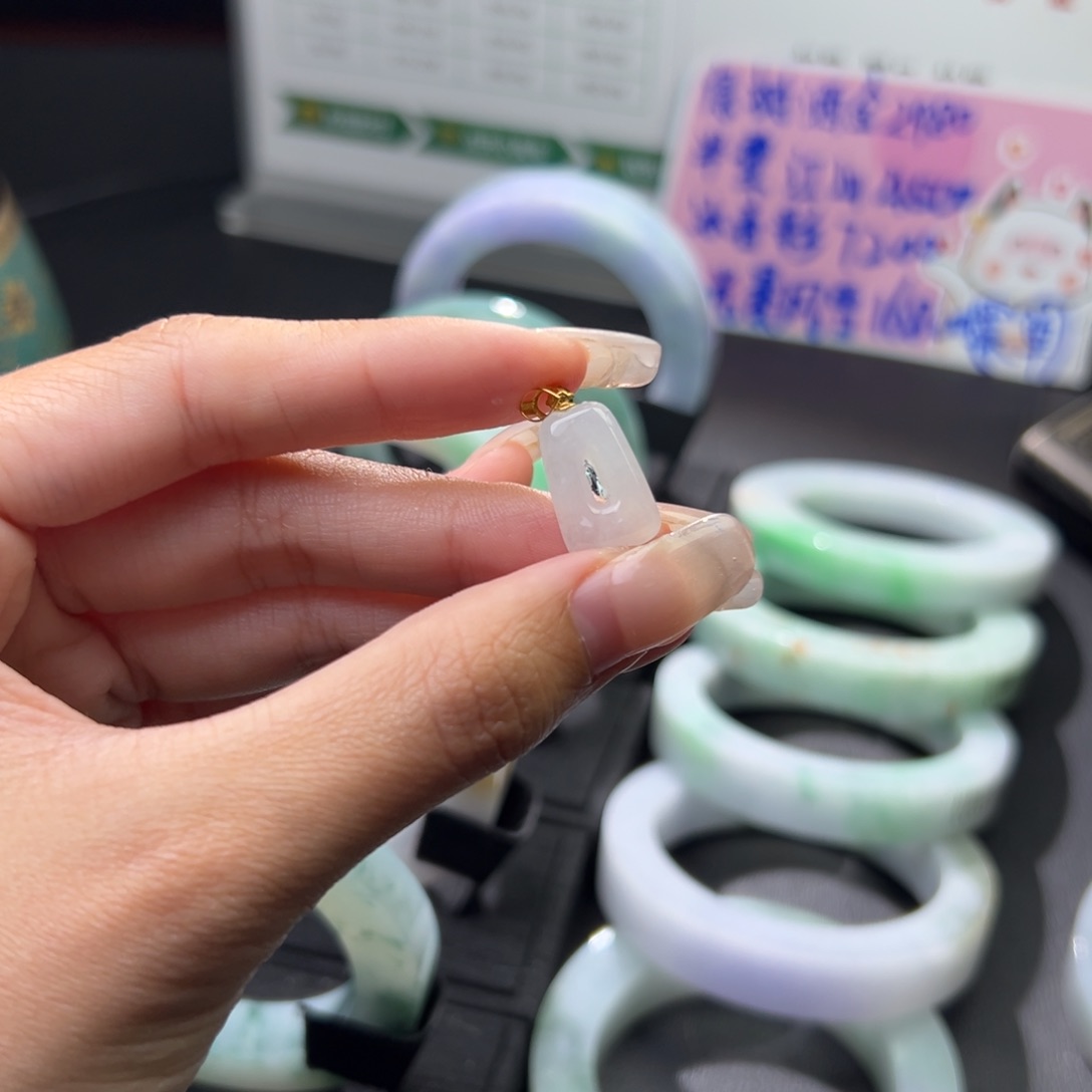 翡翠颈饰未镶嵌?*颂