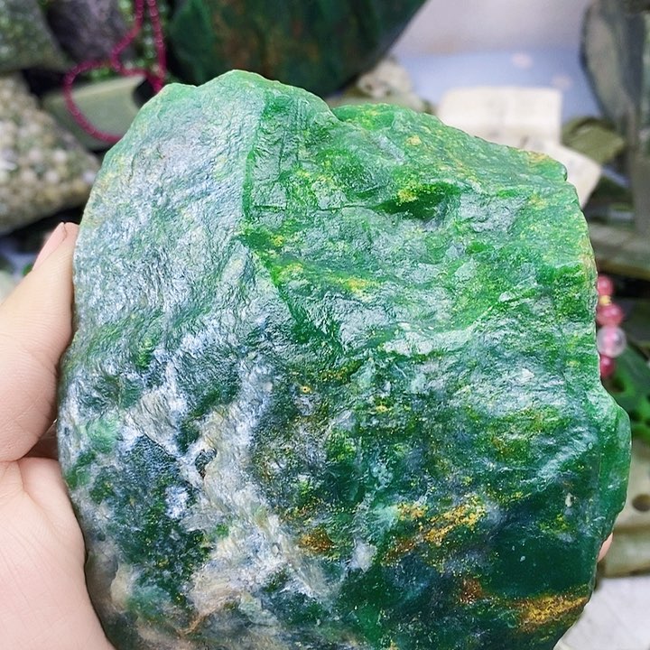 透闪石质玉颈饰未镶嵌
