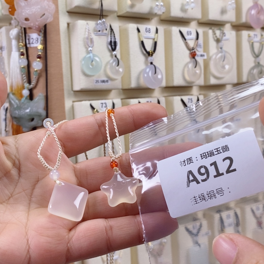 小***希玛瑙/玉髓未镶嵌颈饰