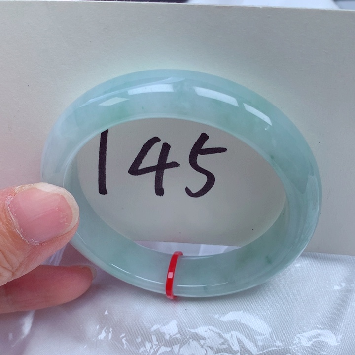 翡翠手镯未镶嵌翡翠