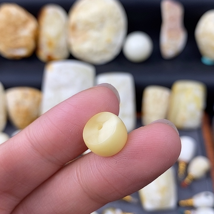 琥珀未镶嵌裸石11×7直切b595