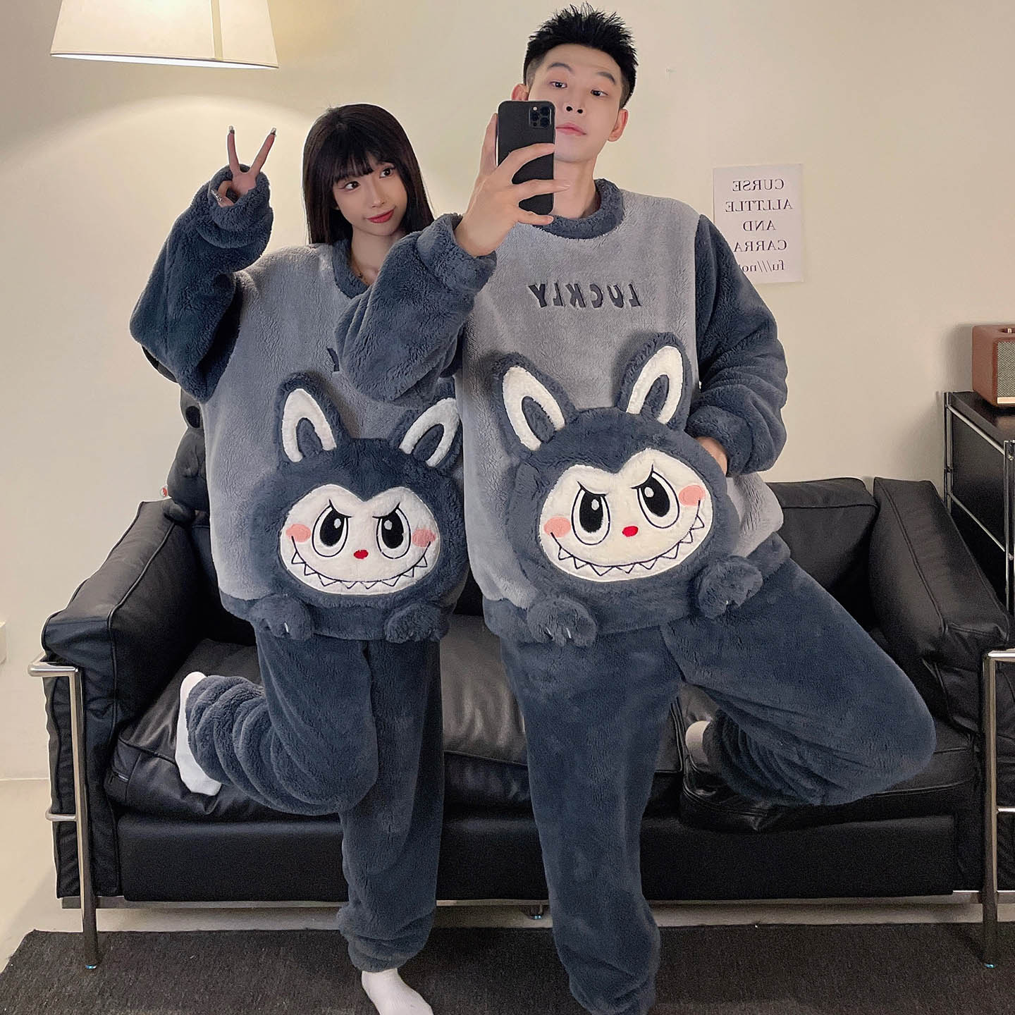 拉布布秋冬季珊瑚绒情侣睡衣套装加绒加厚保暖一男一女卡通家居服