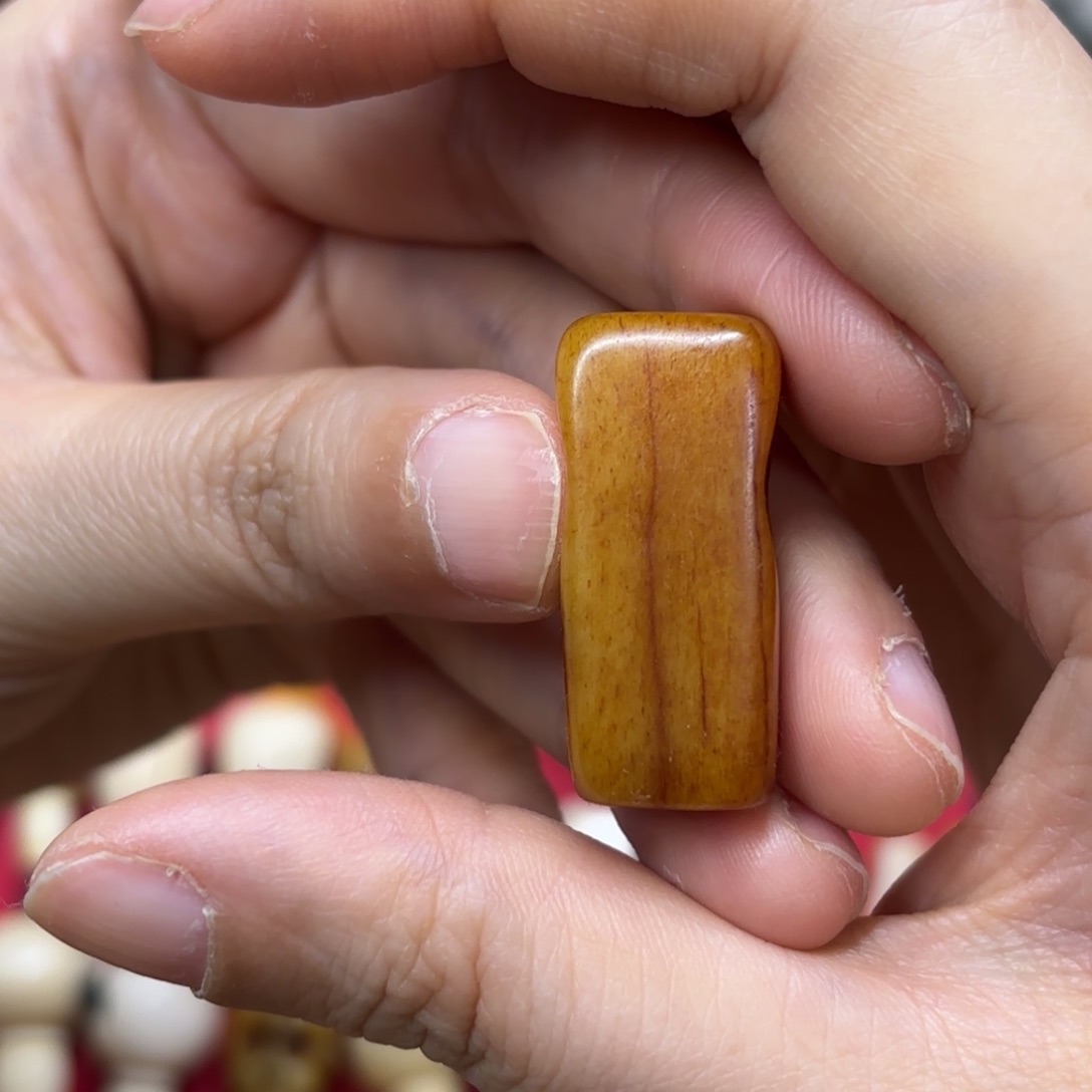 配饰和化妆等工序制作成