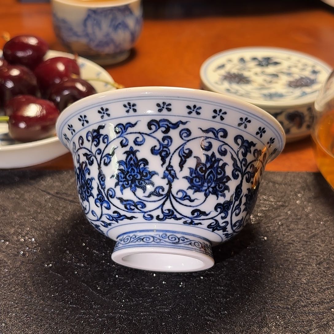 听澜临岫缠枝莲压手