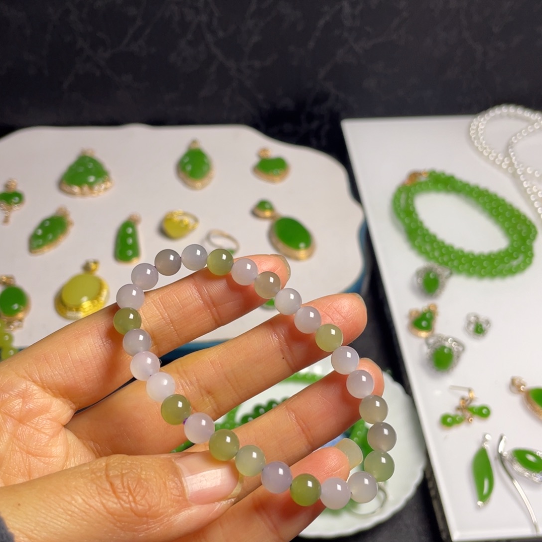 莹***莹和田玉未镶嵌手串