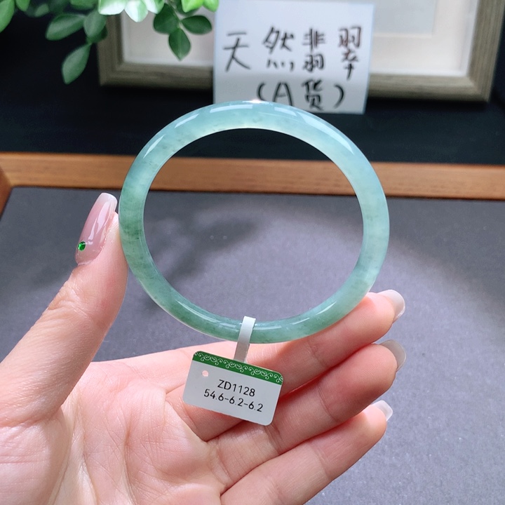 翡翠手镯未镶嵌天然翡翠手镯